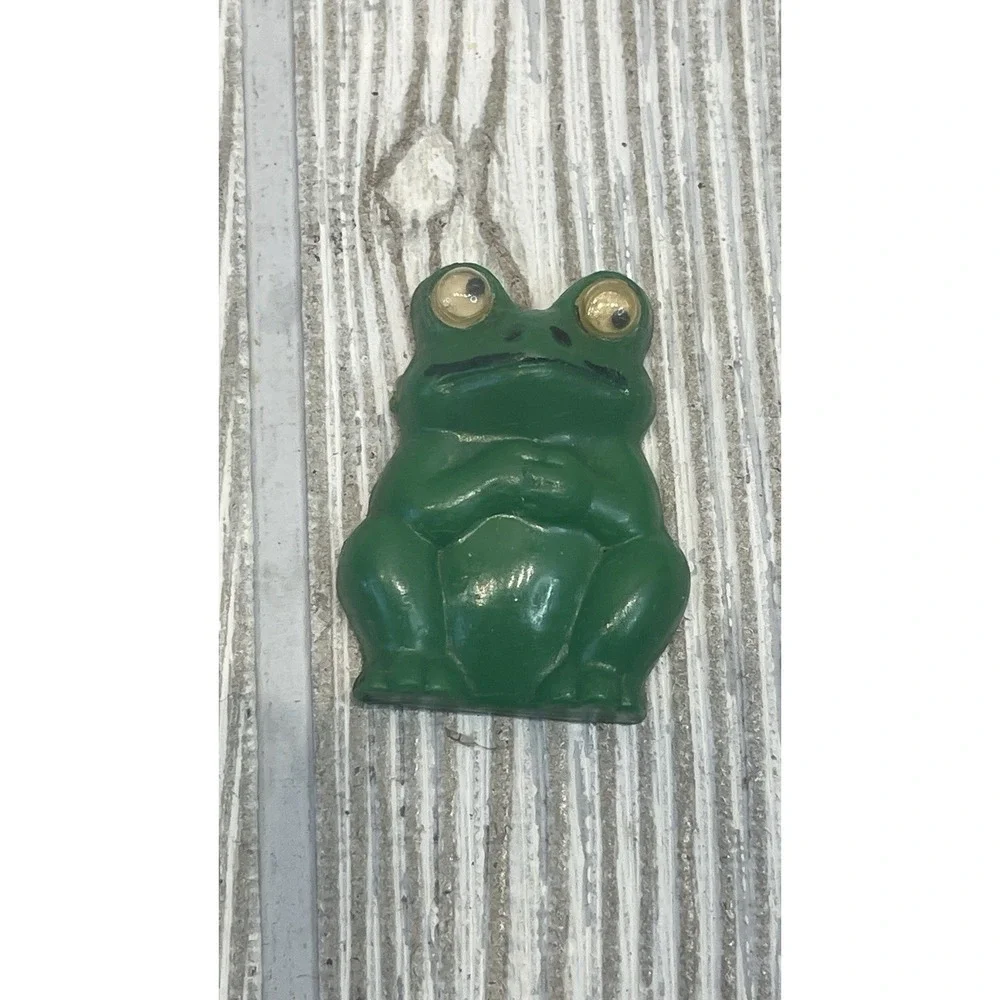 Vintage Travco Hong Kong Frog Refrigerator Magnets Set of 4 Green Plastic Retro